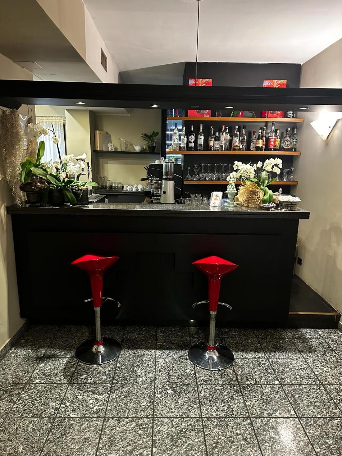 孔图尔酒店 比纳斯科 外观 照片