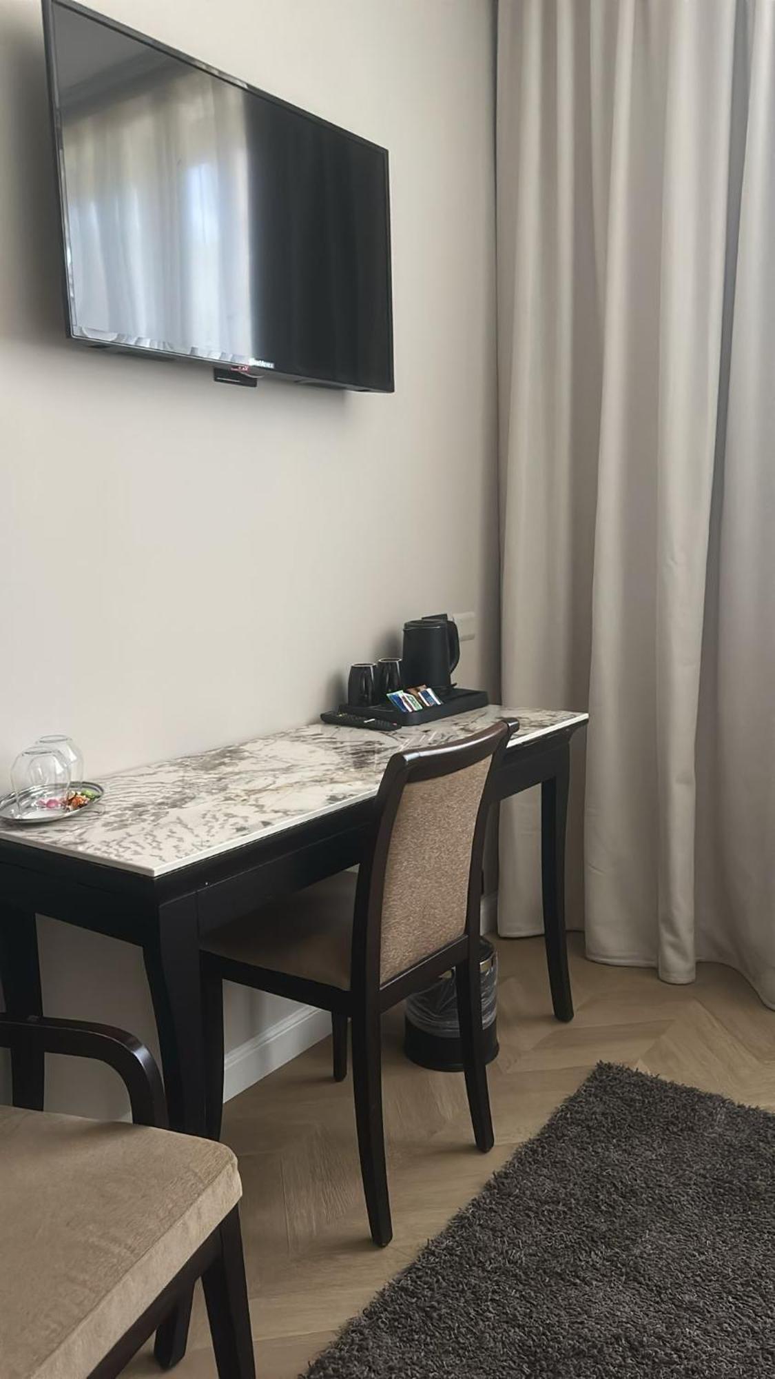 孔图尔酒店 比纳斯科 外观 照片